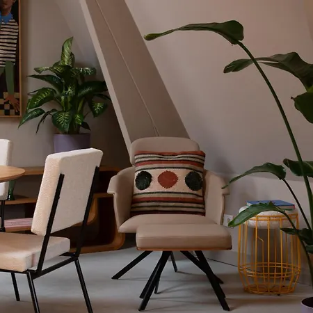 דירה The Painters Loft Sleeping Among The Art