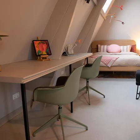 דירה The Painters Loft Sleeping Among The Art הארלם