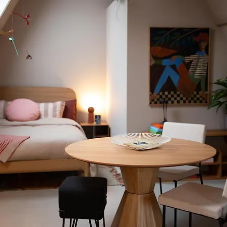 The Painters Loft Sleeping Among The Art Appartement Haarlem