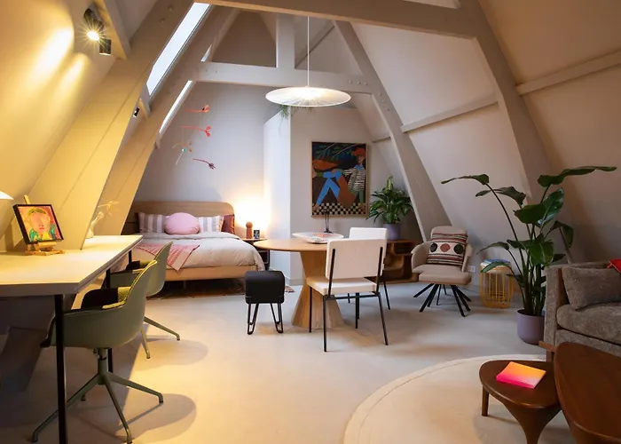 Appartement The Painters Loft Sleeping Among The Art Haarlem