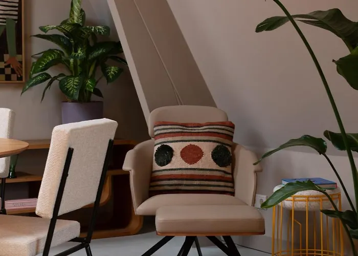 דירה The Painters Loft Sleeping Among The Art